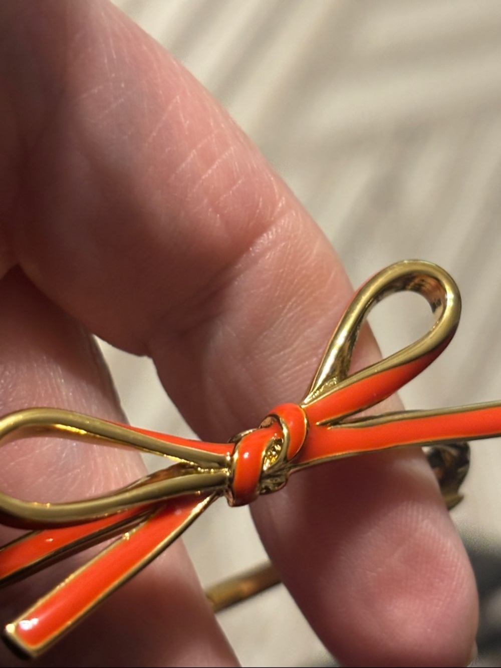 Kate Spade New York Skinny Mini Bow Bangle in Orange Enamel‎ - Picture 12 of 12
